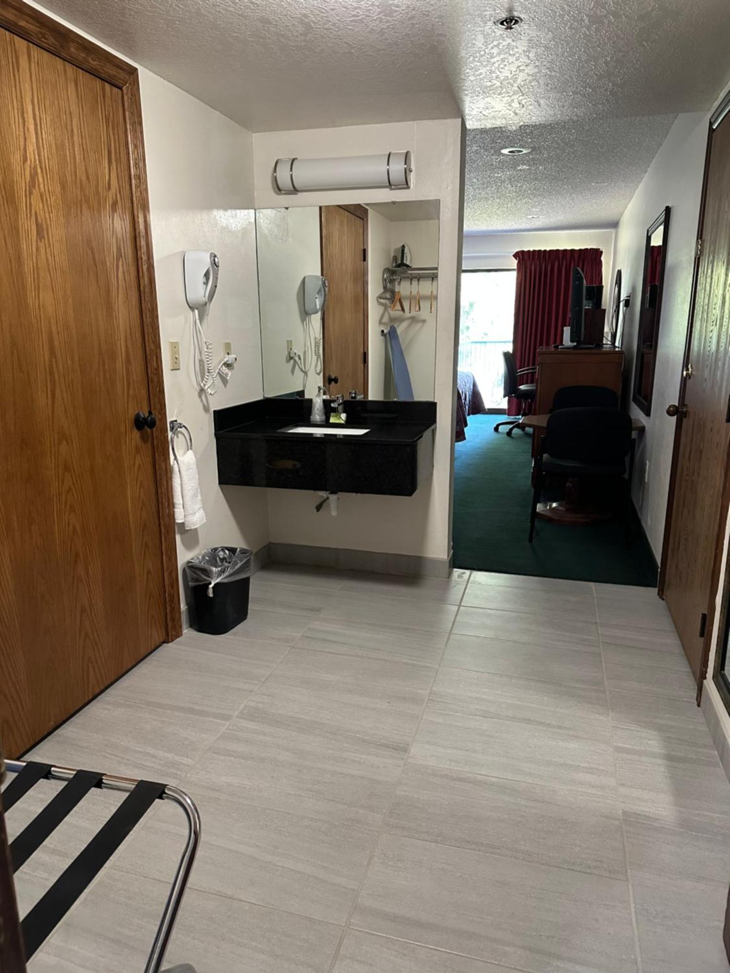 Oyster Bay Inn & Suites Bremerton Dış mekan fotoğraf