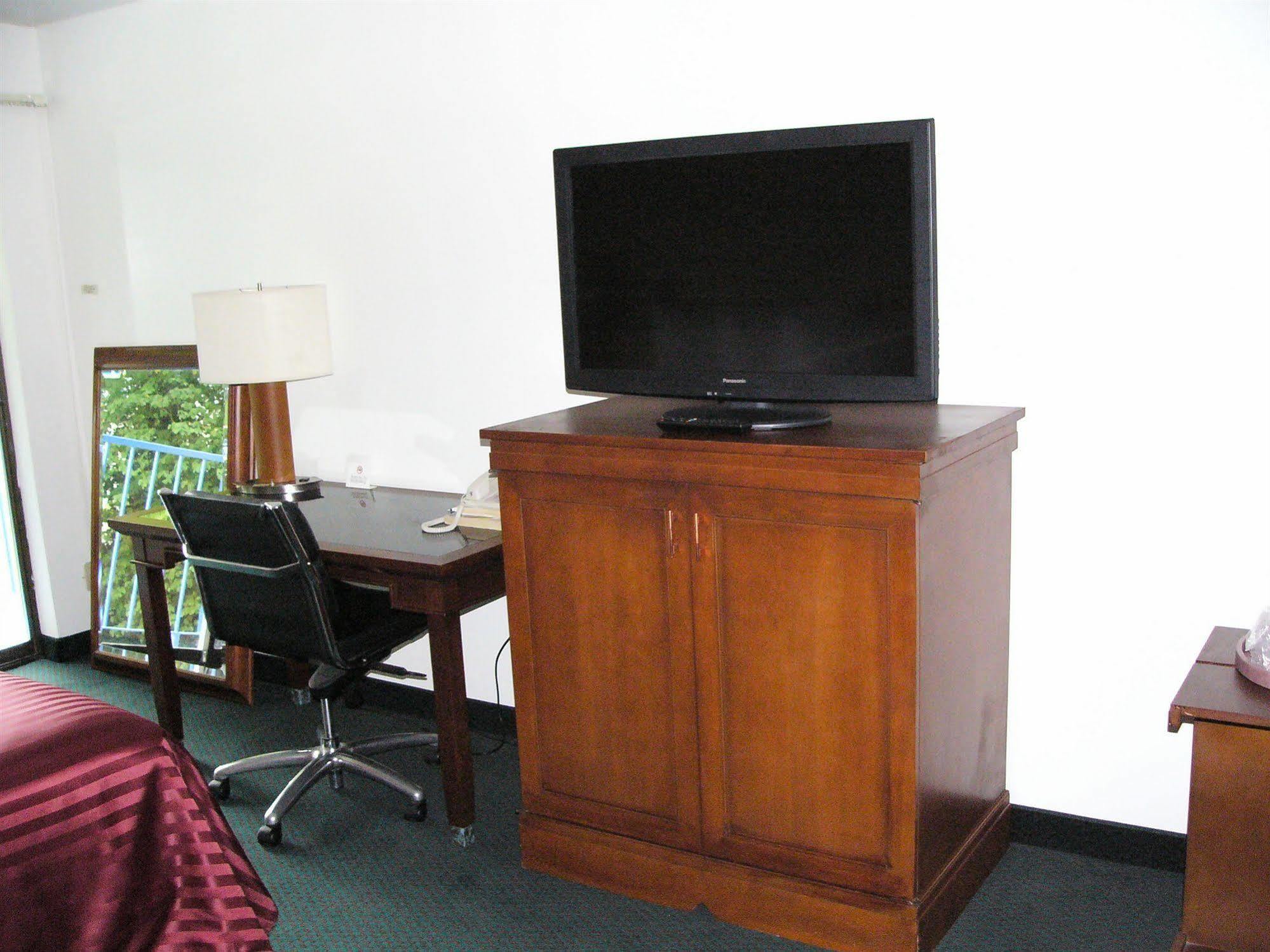 Oyster Bay Inn & Suites Bremerton Dış mekan fotoğraf